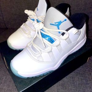 Jordan legend blue 11s size 1.5 Gradeschool